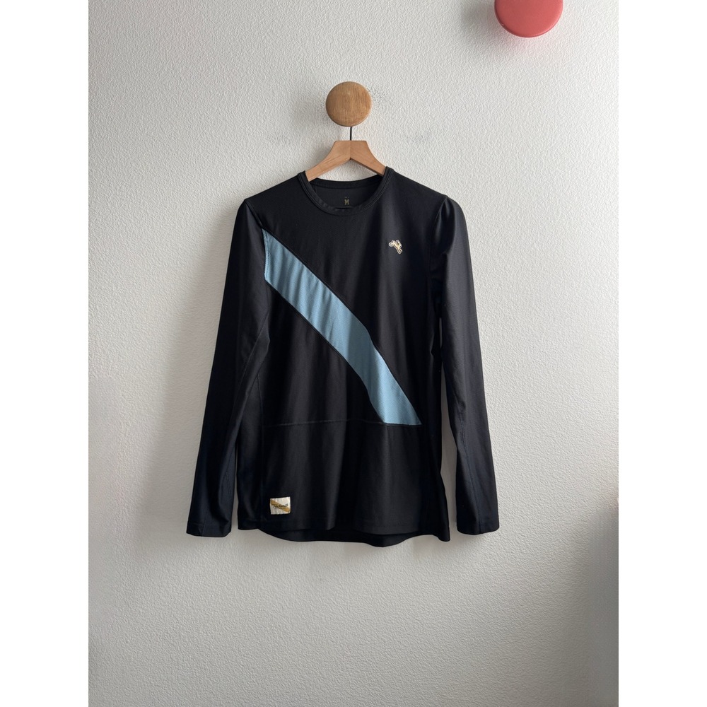 Tracksmith Black Van Cortlandt Long Sleeve Running Shirt Blue Sash Size Medium